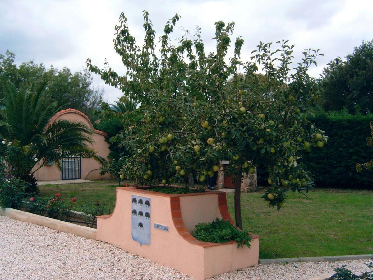 La Planquette Panzió Castelnou Kültér fotó